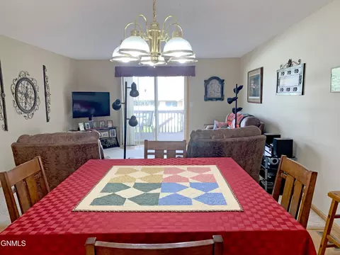 3803 Normandy St, Bismarck, ND 58503 photo 9