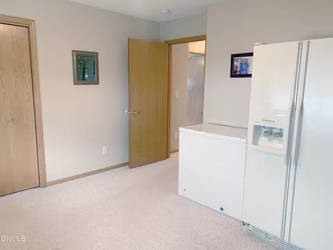 3803 Normandy St, Bismarck, ND 58503 photo 23