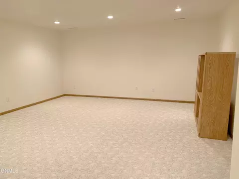 3803 Normandy St, Bismarck, ND 58503 photo 27