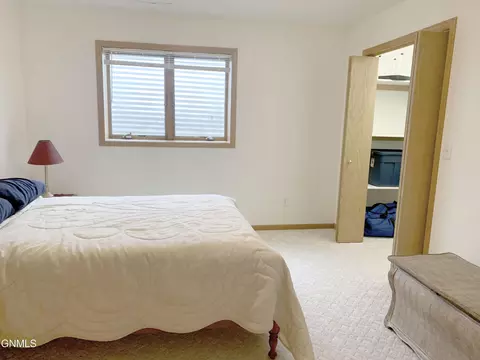 3803 Normandy St, Bismarck, ND 58503 photo 32
