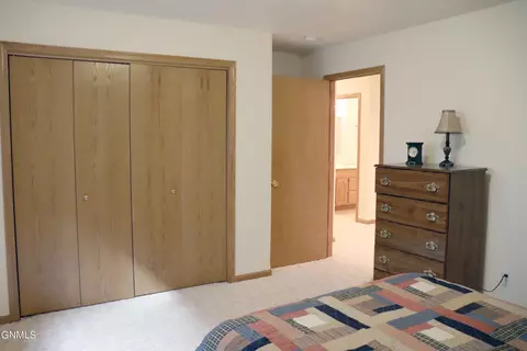 3803 Normandy St, Bismarck, ND 58503 photo 39