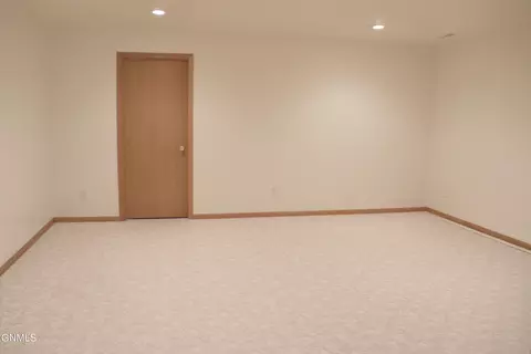 3803 Normandy St, Bismarck, ND 58503 photo 40