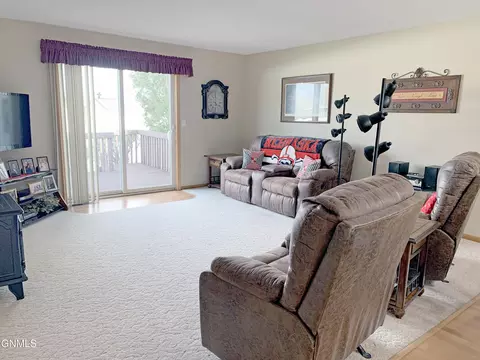 3803 Normandy St, Bismarck, ND 58503 photo 6
