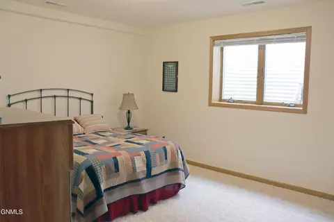 3803 Normandy St, Bismarck, ND 58503 photo 36