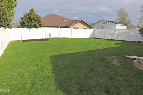 3803 Normandy St, Bismarck, ND 58503 photo 54