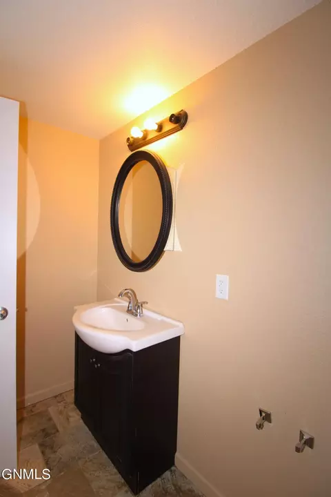 616 Central Ave, Minot, ND 58701 photo 33