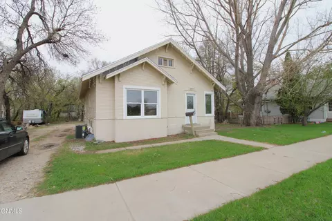 616 Central Ave, Minot, ND 58701 photo 2