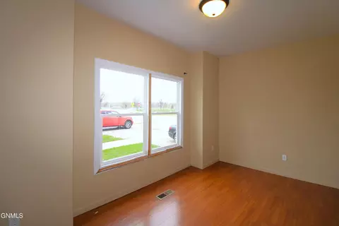 616 Central Ave, Minot, ND 58701 photo 11
