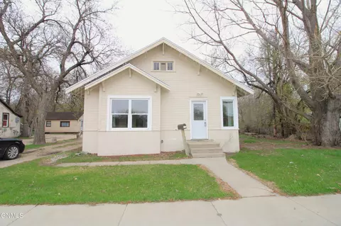 616 Central Ave, Minot, ND 58701 photo 1