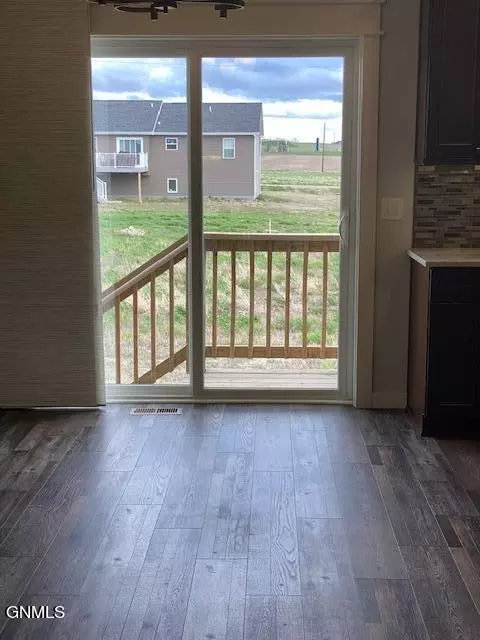 13336 River Meadow St, Williston, ND 58801 photo 14