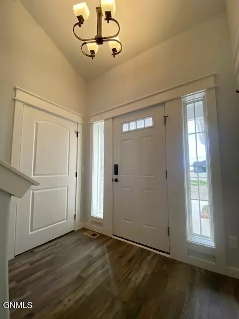 13336 River Meadow St, Williston, ND 58801 photo 5