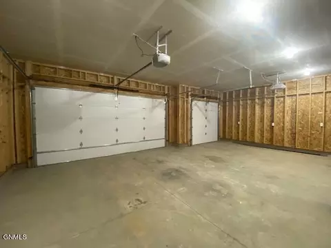 13336 River Meadow St, Williston, ND 58801 photo 2