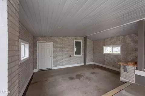 6 3rd St SE, Dickinson, ND 58601 photo 4