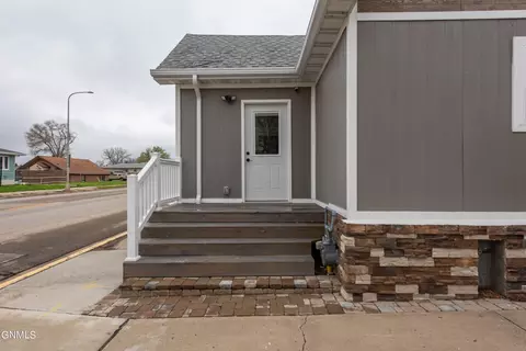 6 3rd St SE, Dickinson, ND 58601 photo 36