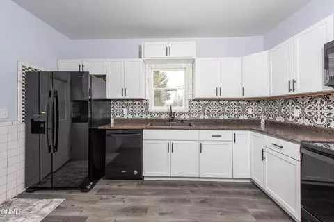 6 3rd St SE, Dickinson, ND 58601 photo 15