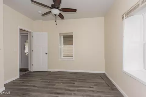 6 3rd St SE, Dickinson, ND 58601 photo 22