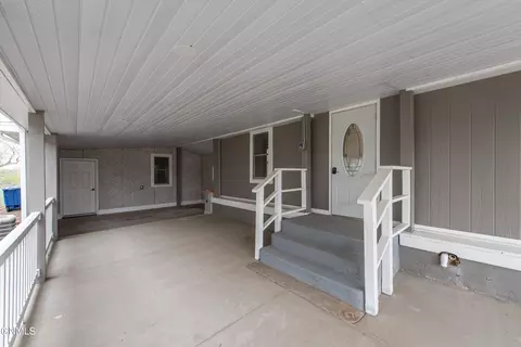 6 3rd St SE, Dickinson, ND 58601 photo 3