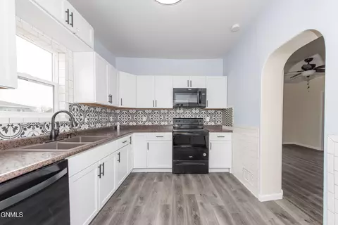6 3rd St SE, Dickinson, ND 58601 photo 17