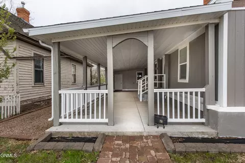 6 3rd St SE, Dickinson, ND 58601 photo 2