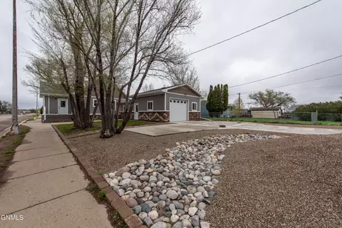 6 3rd St SE, Dickinson, ND 58601 photo 39