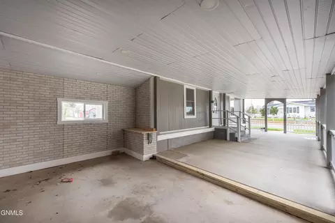6 3rd St SE, Dickinson, ND 58601 photo 5