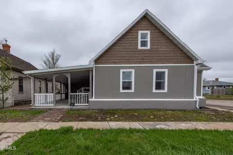 6 3rd St SE, Dickinson, ND 58601 photo 1