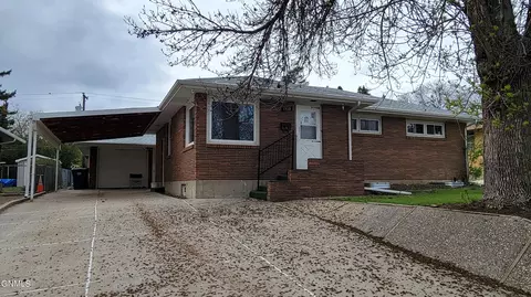 1709 Monte Dr, Mandan, ND 58554 photo 2