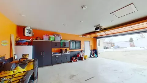 4600 Camden Loop, Bismarck, ND 58503 photo 2
