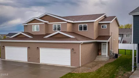 212 Irvine Loop, Bismarck, ND 58504 photo 1