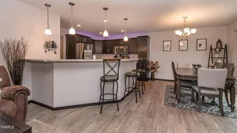 212 Irvine Loop, Bismarck, ND 58504 photo 10