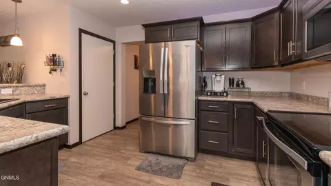 212 Irvine Loop, Bismarck, ND 58504 photo 12