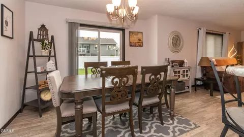 212 Irvine Loop, Bismarck, ND 58504 photo 11