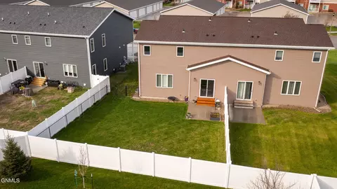 212 Irvine Loop, Bismarck, ND 58504 photo 4