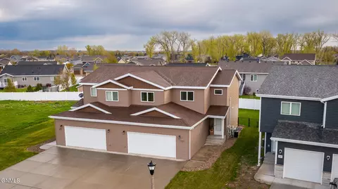 212 Irvine Loop, Bismarck, ND 58504 photo 2