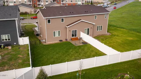 212 Irvine Loop, Bismarck, ND 58504 photo 3