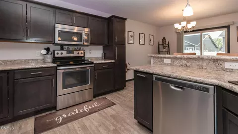 212 Irvine Loop, Bismarck, ND 58504 photo 14