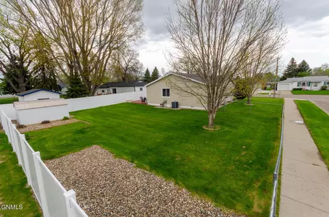 334 Easy St, Bismarck, ND 58504 photo 28