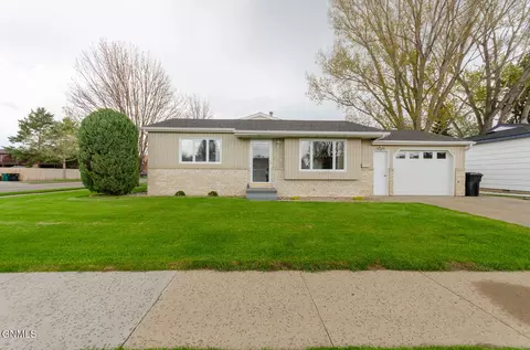 334 Easy St, Bismarck, ND 58504 photo 1