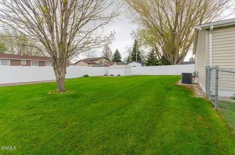 334 Easy St, Bismarck, ND 58504 photo 34