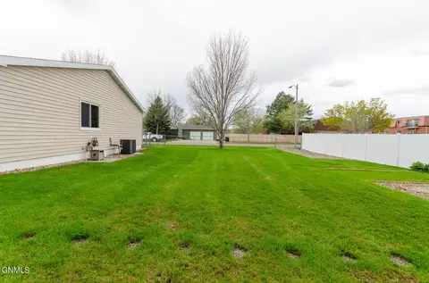 334 Easy St, Bismarck, ND 58504 photo 33