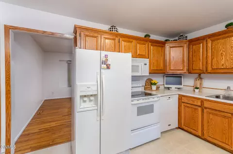 334 Easy St, Bismarck, ND 58504 photo 4