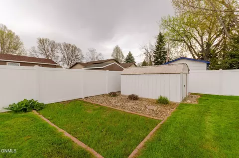 334 Easy St, Bismarck, ND 58504 photo 35