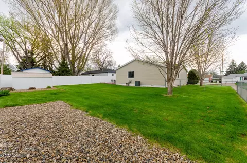 334 Easy St, Bismarck, ND 58504 photo 27