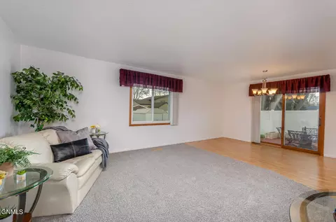 334 Easy St, Bismarck, ND 58504 photo 11