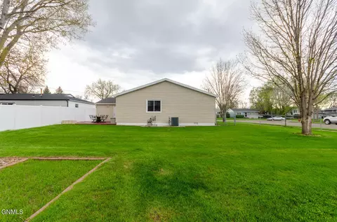 334 Easy St, Bismarck, ND 58504 photo 29