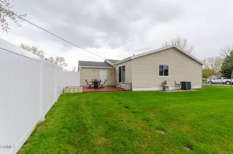 334 Easy St, Bismarck, ND 58504 photo 30