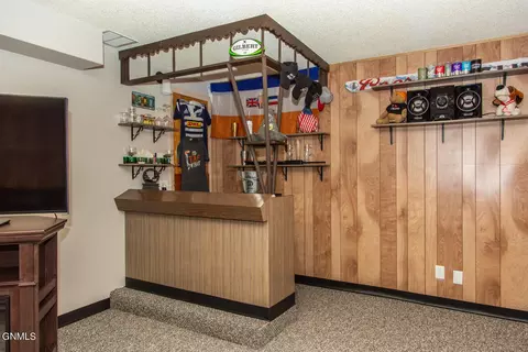 809 28th St, Bismarck, ND 58501 photo 23