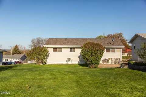 809 28th St, Bismarck, ND 58501 photo 32