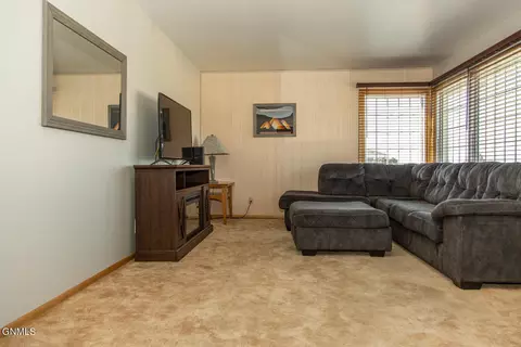 809 28th St, Bismarck, ND 58501 photo 11
