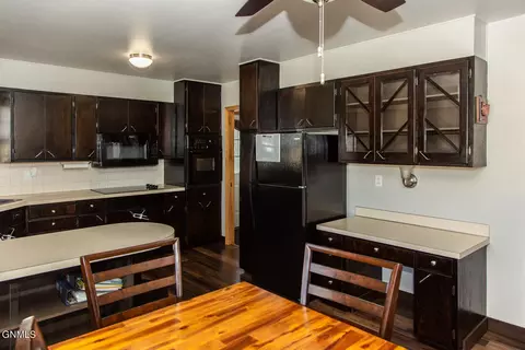 809 28th St, Bismarck, ND 58501 photo 4